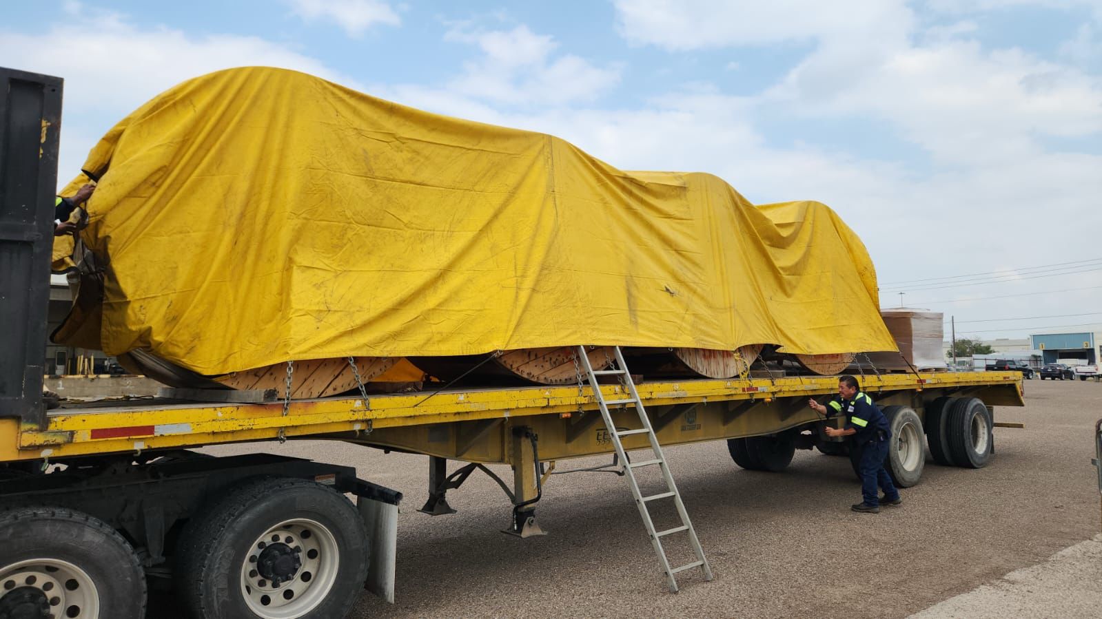 Maniobras en Laredo TX para carga con sobrepeso o sobredimensionada